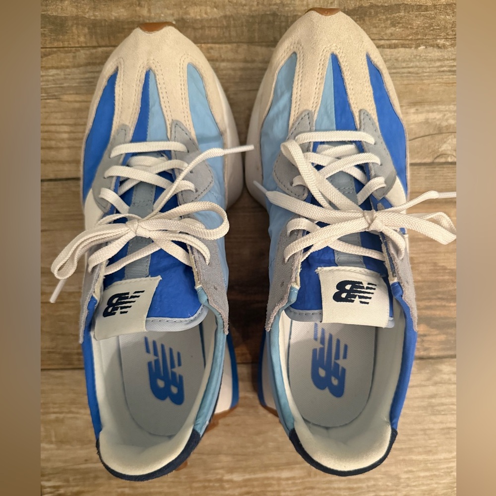 New Balance 327s. Women’s size 10. Excellent condition.
